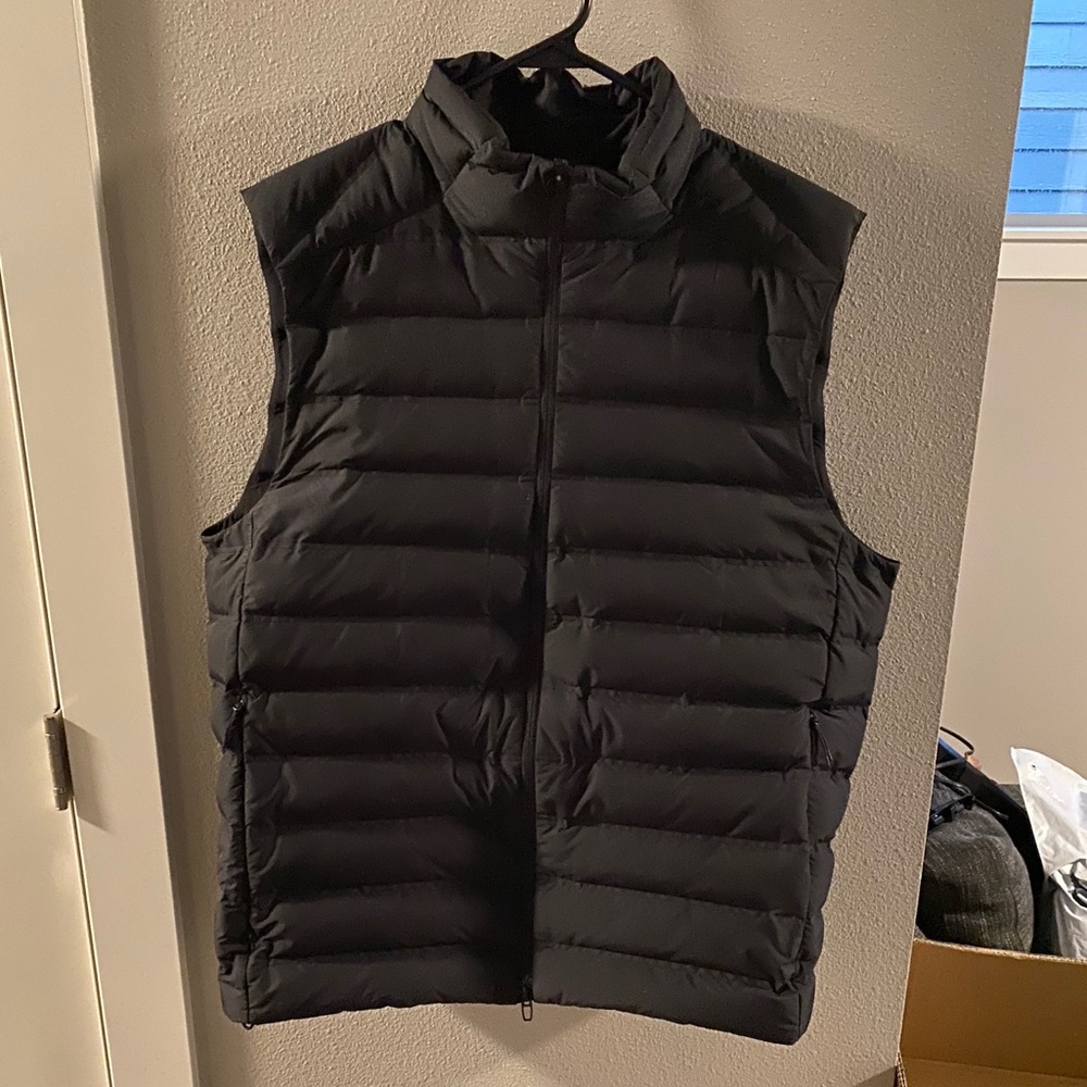 Men’s black Lululemon goose down vest